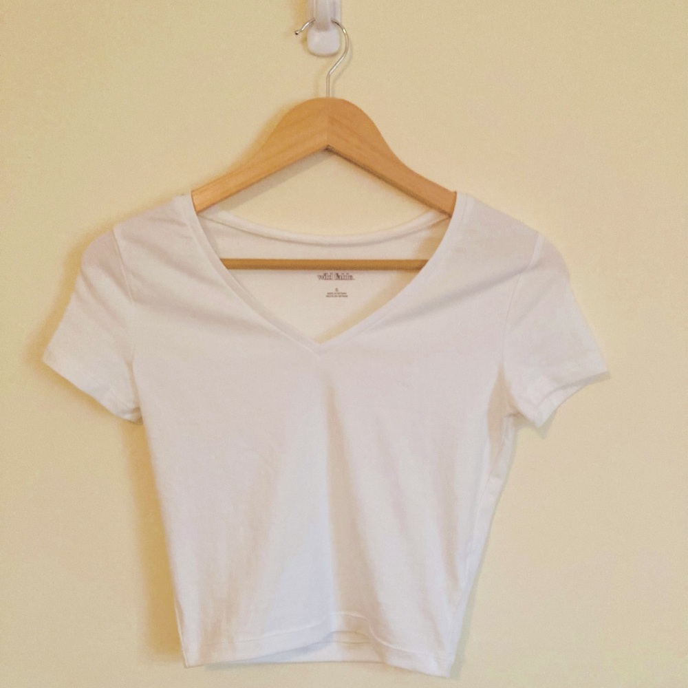 Brand New Women’s Wild Fable White V Neck Cropped Tee
